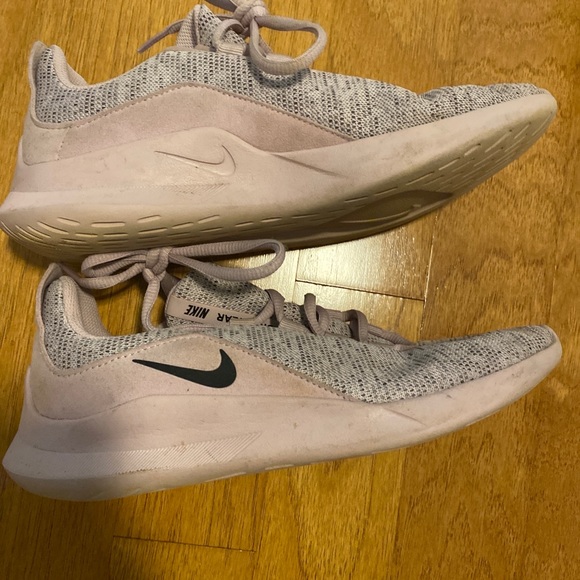 Nike tennis shoes - Picture 3 of 4